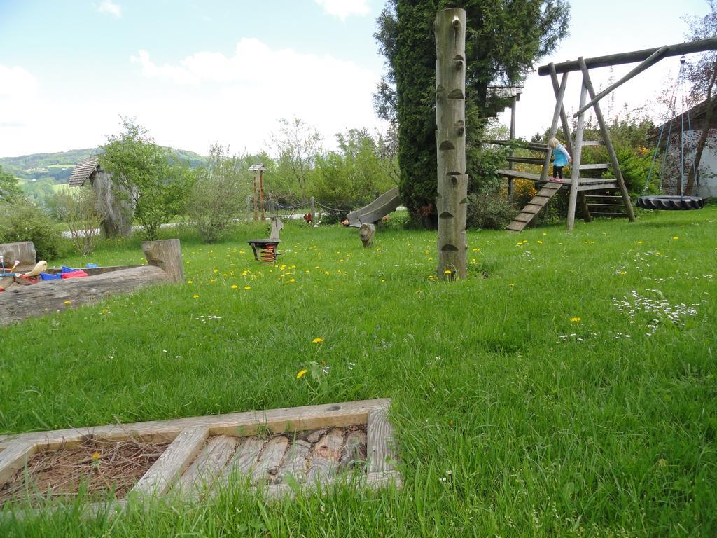 Baby- Und Kinderhof Aicherbauer Seeham ภายนอก รูปภาพ