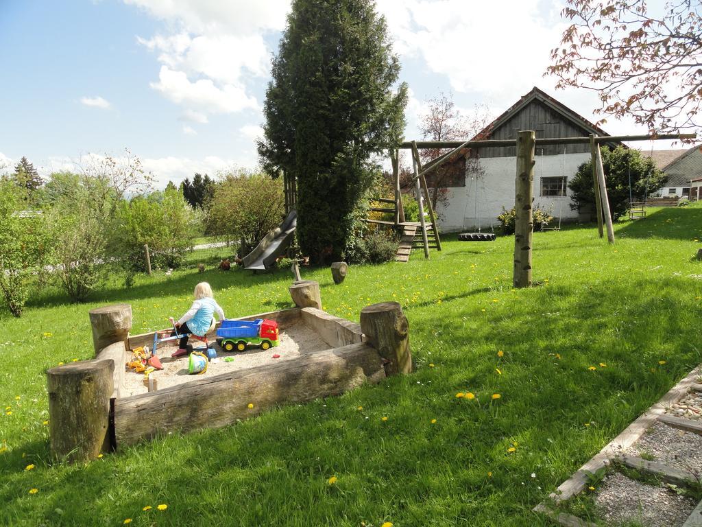 Baby- Und Kinderhof Aicherbauer Seeham ภายนอก รูปภาพ