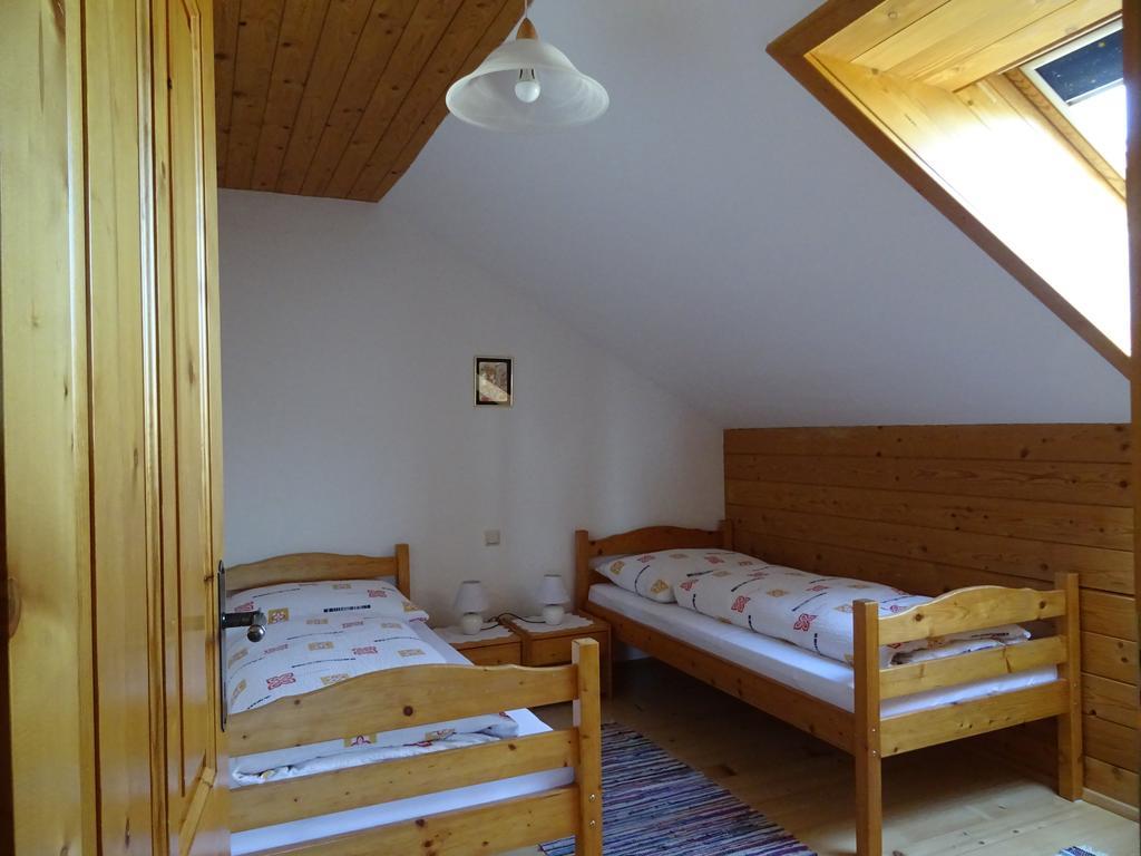Baby- Und Kinderhof Aicherbauer Seeham ภายนอก รูปภาพ